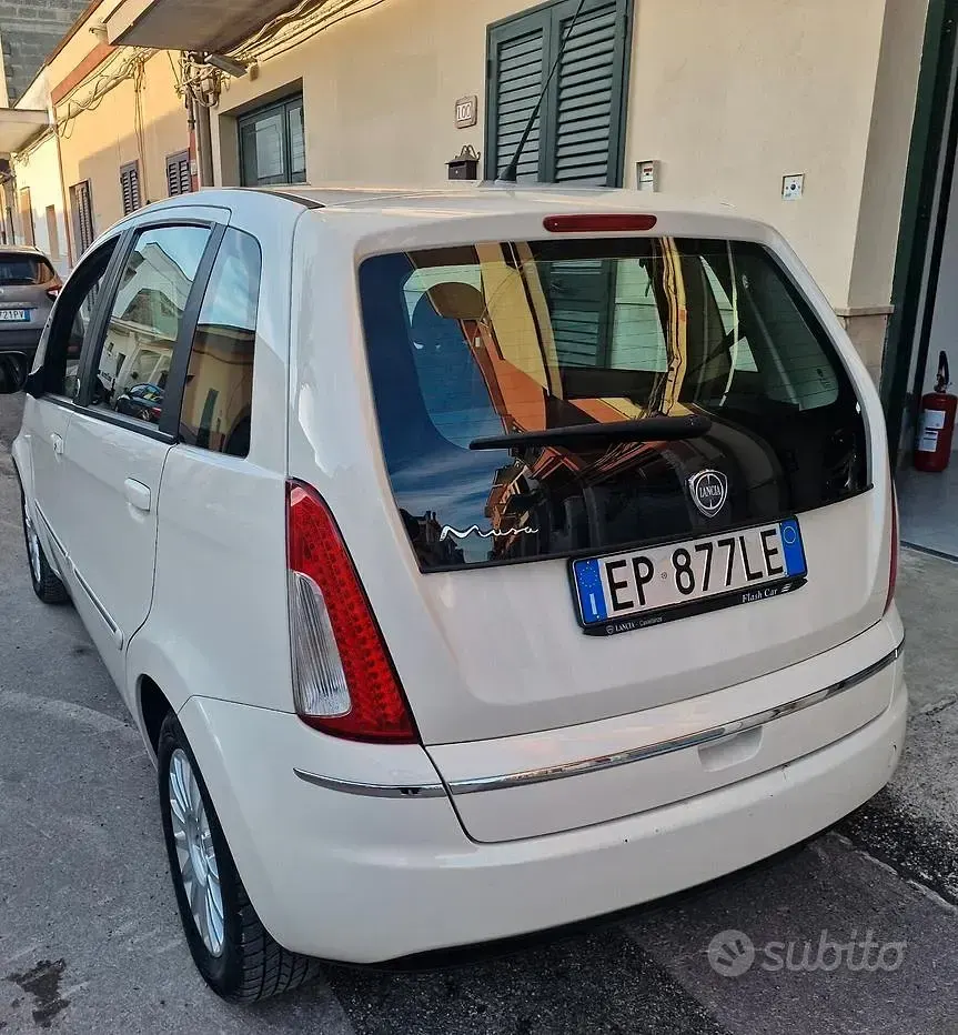 Usata Lancia Musa 77 CV (56 kW) 2012 Bianco Monovolume