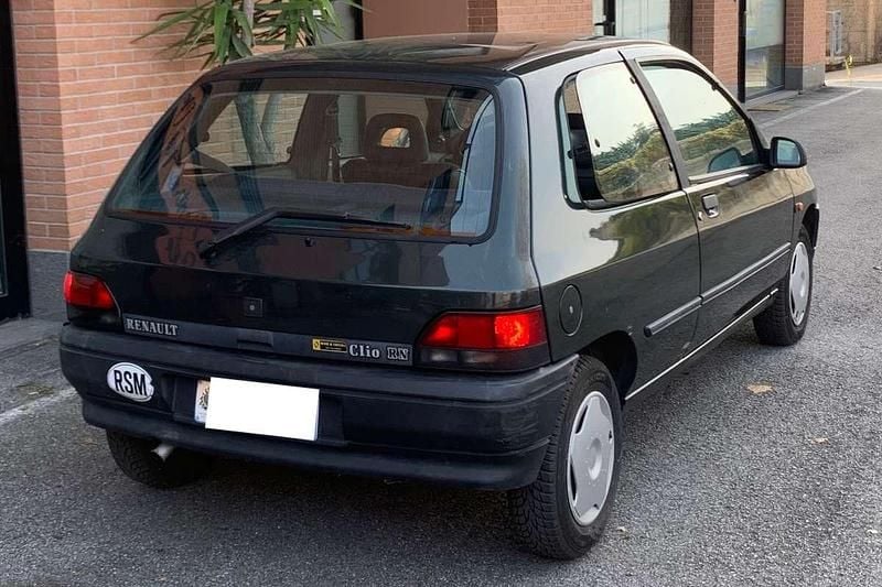 Usata 1992 Renault Clio Tre volumi | 1500 € - Immagine 1/4
