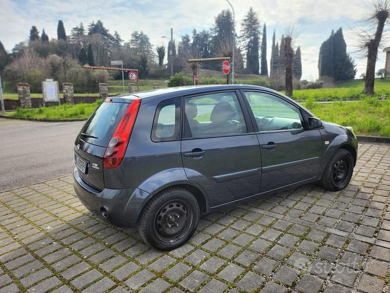 Usata Ford Fiesta 2008 Grigio Utilitaria