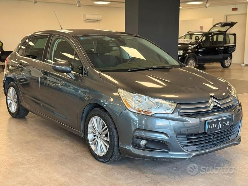 Grigio Usata 2012 Citroën C4 Exclusive Tre volumi | 4400 € (Buon prezzo) - Immagine 1/4