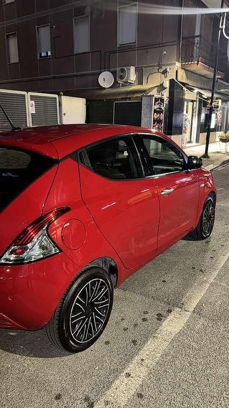 Usata Lancia Ypsilon S 69 CV (50 kW) 2023 Rosso Utilitaria