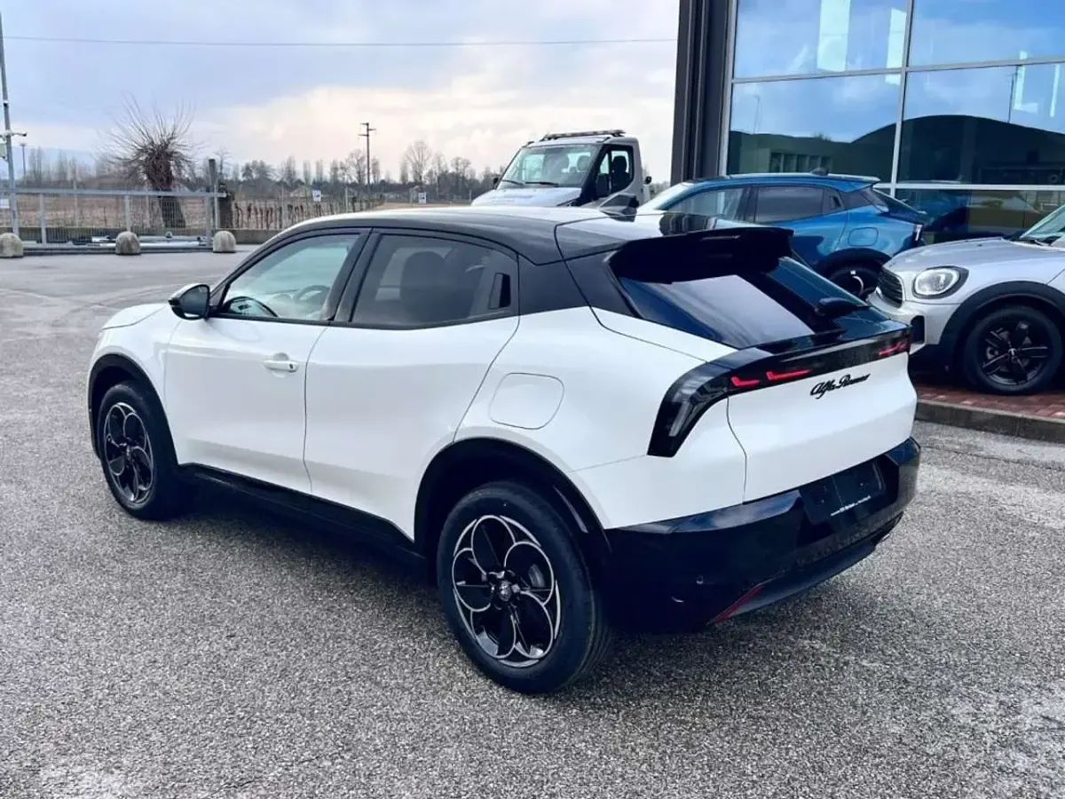 Nuova Alfa Romeo GT Junior 145 CV (106 kW) 2025 Bianco SUV