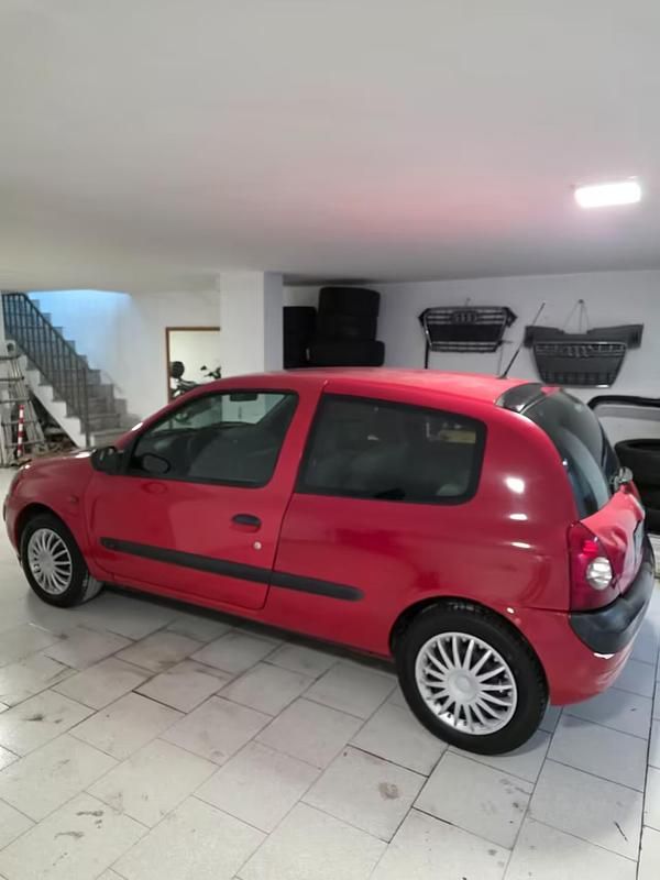 Usata Renault Clio II Dynamique 58 CV (42 kW) 2003 Rosso Berlina
