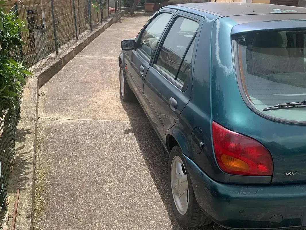 Usata Ford Fiesta 75 CV (55 kW) 1997 Verde Utilitaria