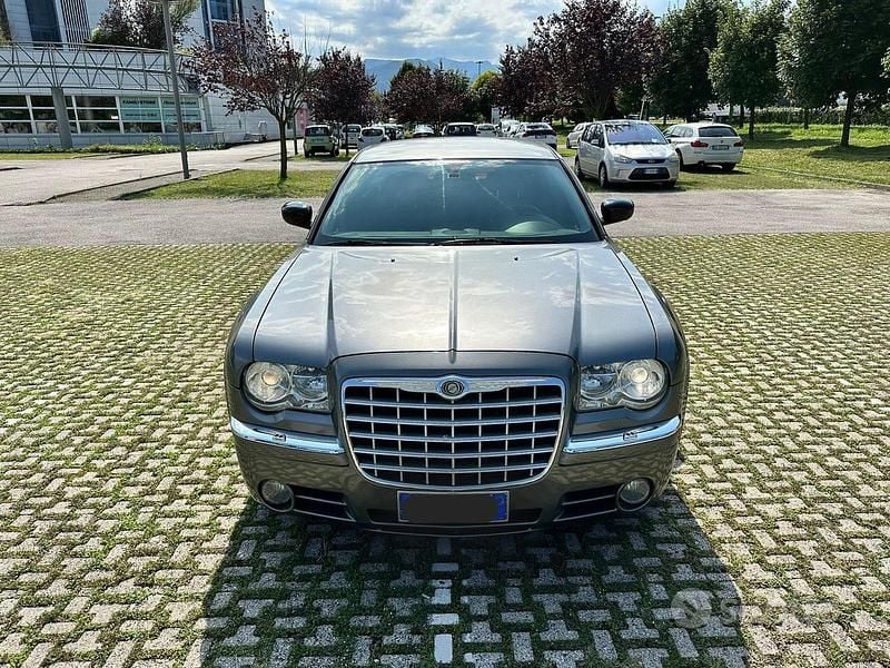 Grigio Usata 2005 Chrysler 300C Station wagon | 4800 € (Cara) - Immagine 1/4