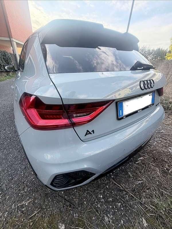 Usata Audi A1 Ambiente 116 CV (85 kW) 2024 Grigio SUV