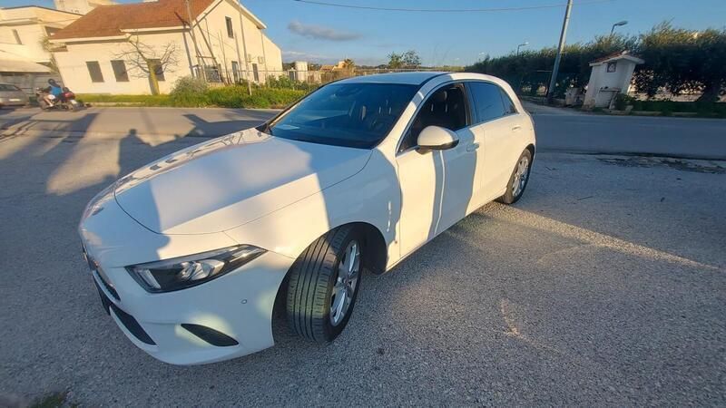 Usata Mercedes A200 150 CV (110 kW) 2019 Bianco pastello Utilitaria