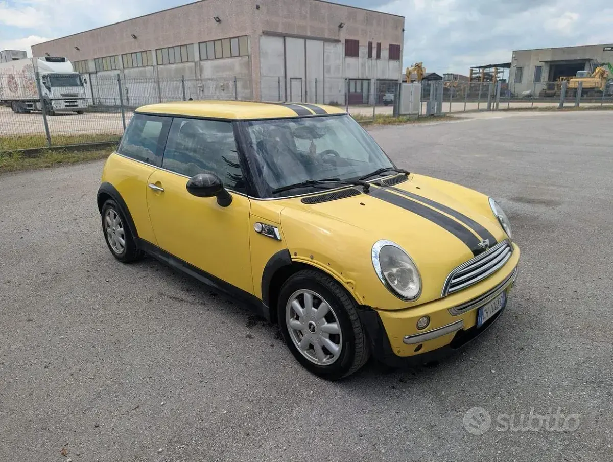Usata Mini Cooper 75 CV (55 kW) 2003 Giallo Utilitaria