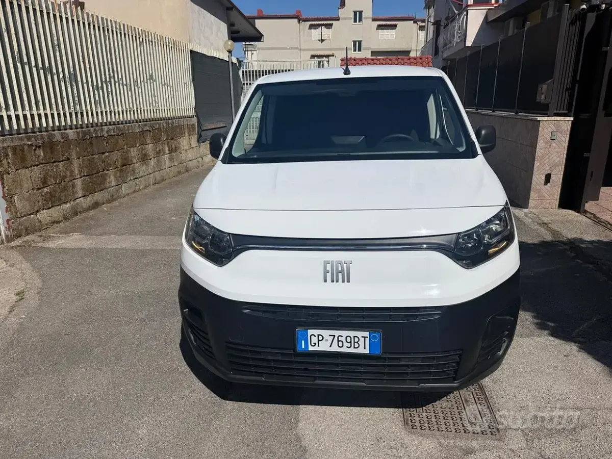 Usata Fiat Doblò 102 CV (75 kW) 2023 Bianco Monovolume