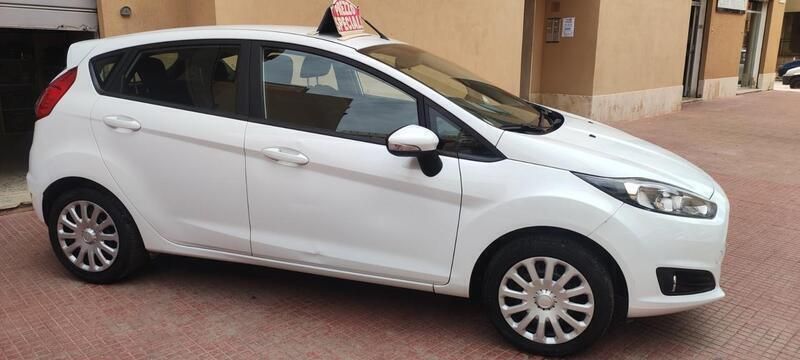 Usata Ford Fiesta Titanium 80 CV (58 kW) 2014 Bianco Utilitaria