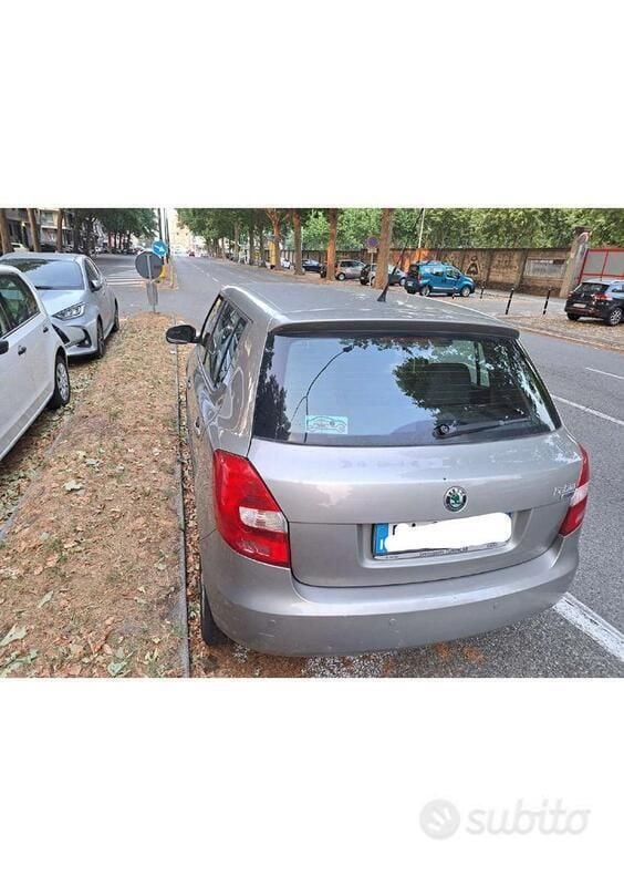 Usata Skoda Fabia 69 CV (50 kW) 2010 Grigio Utilitaria