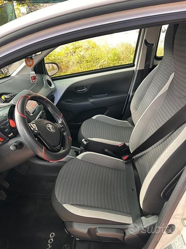 Usata Toyota Aygo 72 CV (52 kW) 2020 Bianco Utilitaria