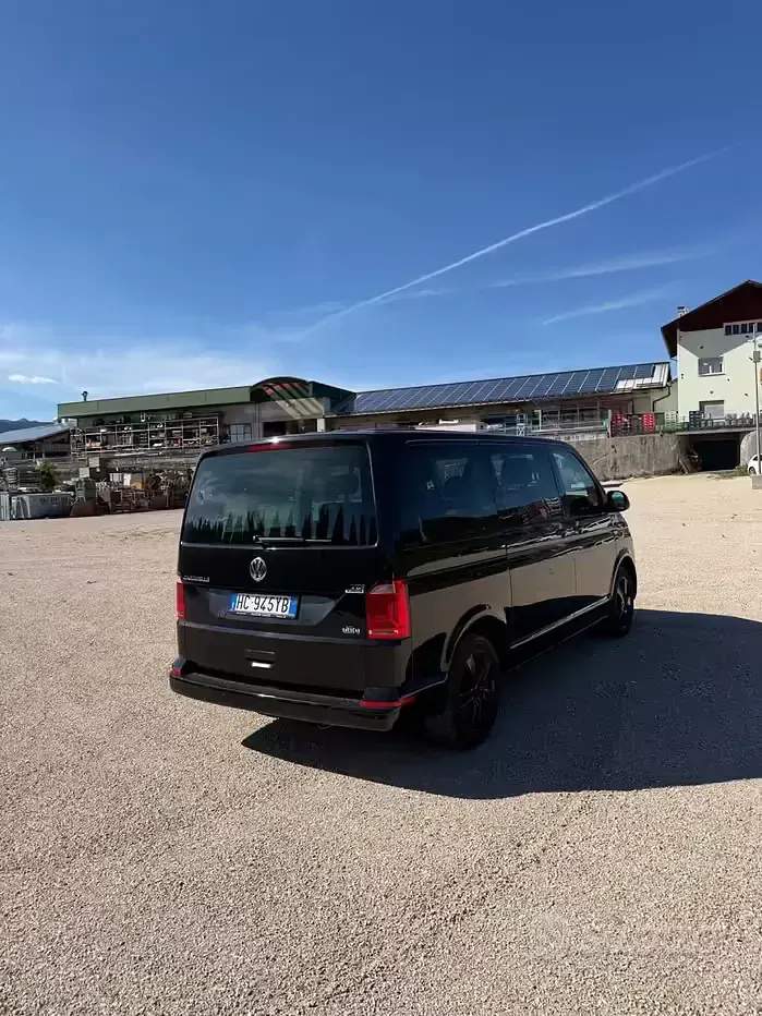 Usata VW Caravelle Comfortline 150 CV (110 kW) 2019 Nero Furgone