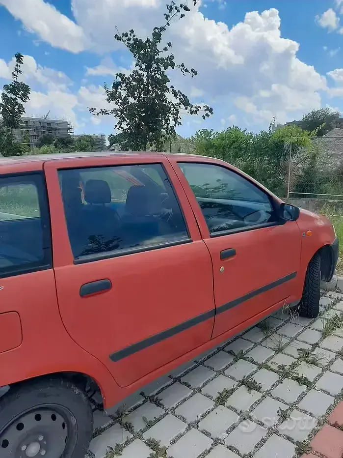 Usata Fiat Punto 60 CV (44 kW) 1999 Rosso Berlina