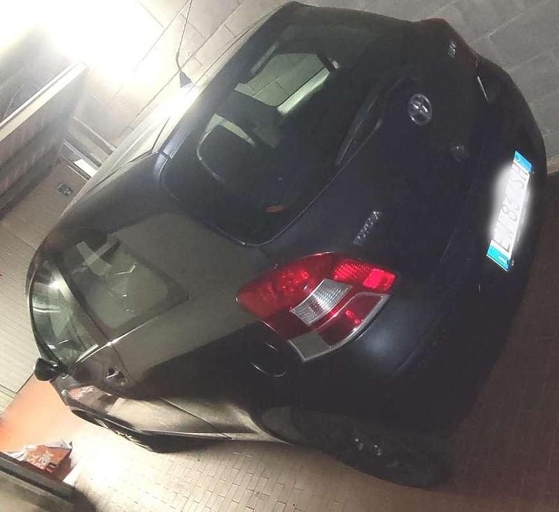 Usata Toyota Yaris Active 90 CV (66 kW) 2011 Grigio Utilitaria