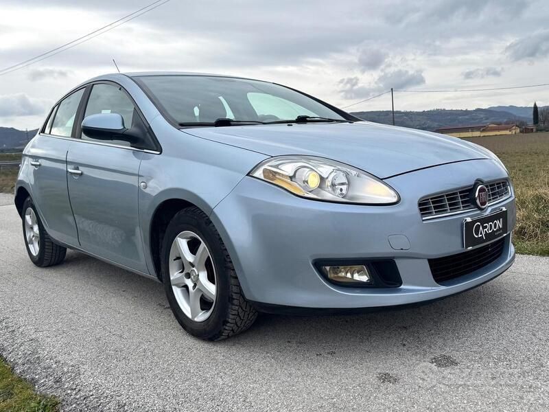 Blu Usata 2007 Fiat Bravo Dynamic Due volumi | 2500 € (Buon prezzo) - Immagine 1/4