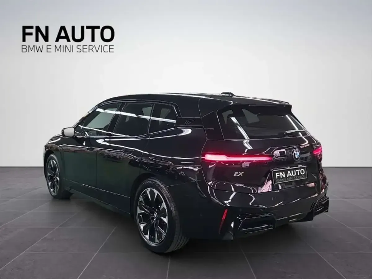 Usata BMW iX M Sport 400 kW (544 CV) 2025 Nero SUV