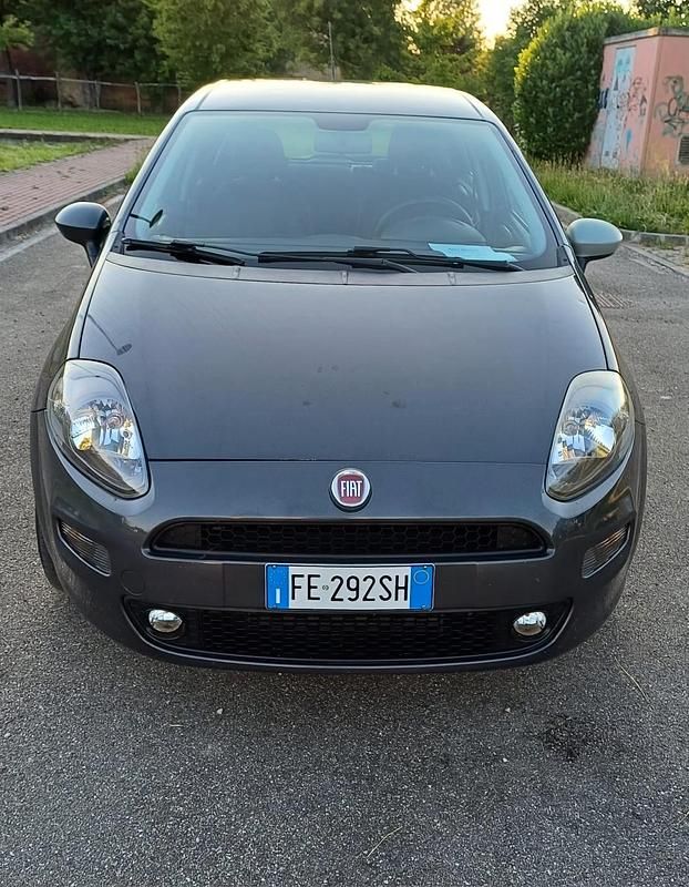 Begagnad Fiat Punto Lounge 95 HK (69 kW) 2016 Grå Halvkombi