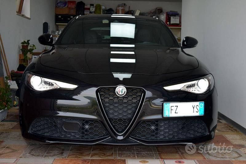 Nero Usata 2020 Alfa Romeo Giulia Ti Tre volumi | 34.000 € (Molto cara) - Immagine 1/4