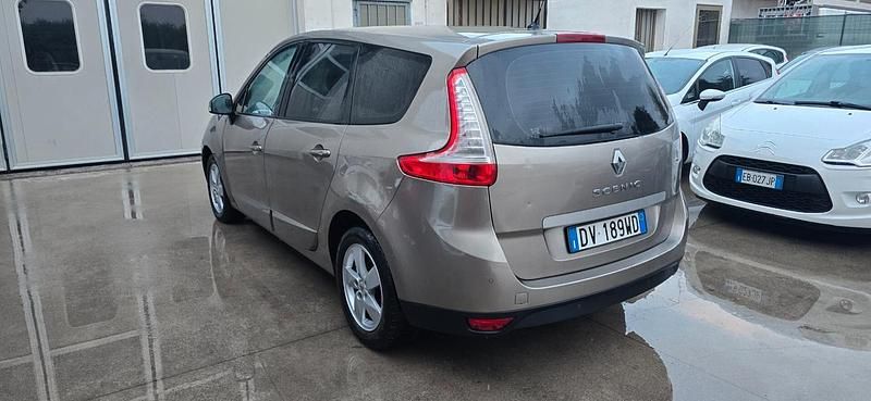 Usata Renault Grand Scénic III 106 CV (77 kW) 2009 Oro Monovolume