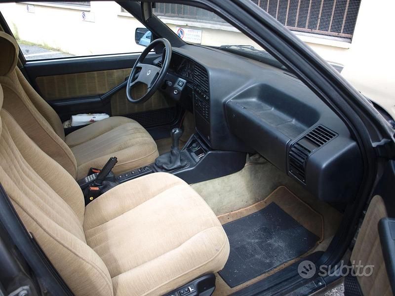 Usata Lancia Thema 166 CV (122 kW) 1986 Grigio Berlina
