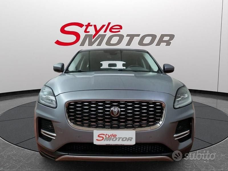 Begagnad Jaguar E-Pace 163 HK (119 kW) 2022 Grå SUV