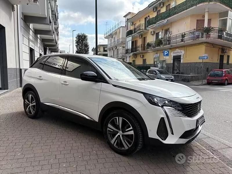 Usata Peugeot 3008 Allure 130 CV (95 kW) 2023 Bianco Monovolume