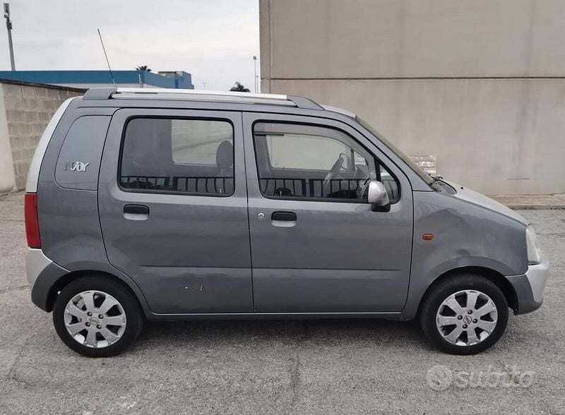 Usata Opel Agila 69 CV (50 kW) 2004 Grigio Monovolume