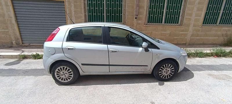 Usata Fiat Grande Punto Active 75 CV (55 kW) 2009 Utilitaria