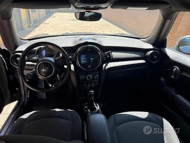 Usata Mini ONE 75 CV (55 kW) 2019 Nero Utilitaria