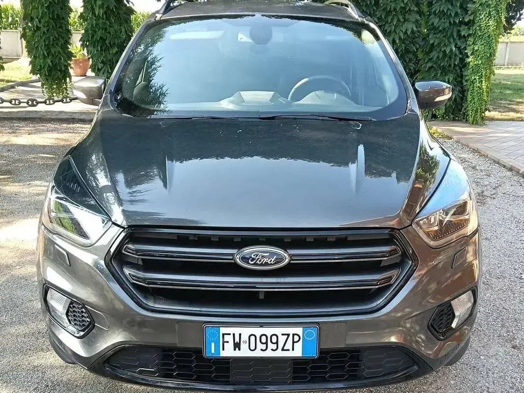 Usata Ford Kuga ST-Line 120 CV (88 kW) 2019 Grigio SUV