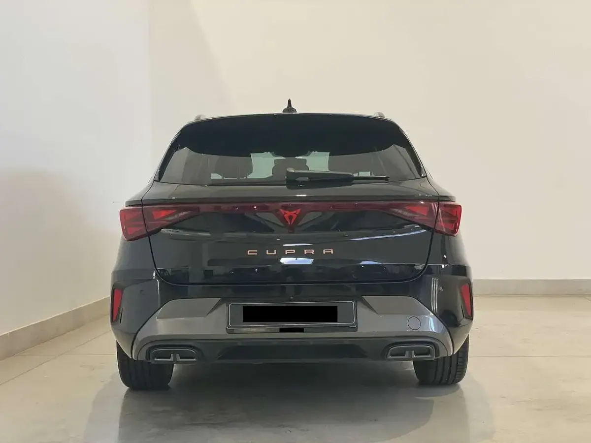 Usata Cupra Leon 150 CV (110 kW) 2025 Nero midnight Station wagon