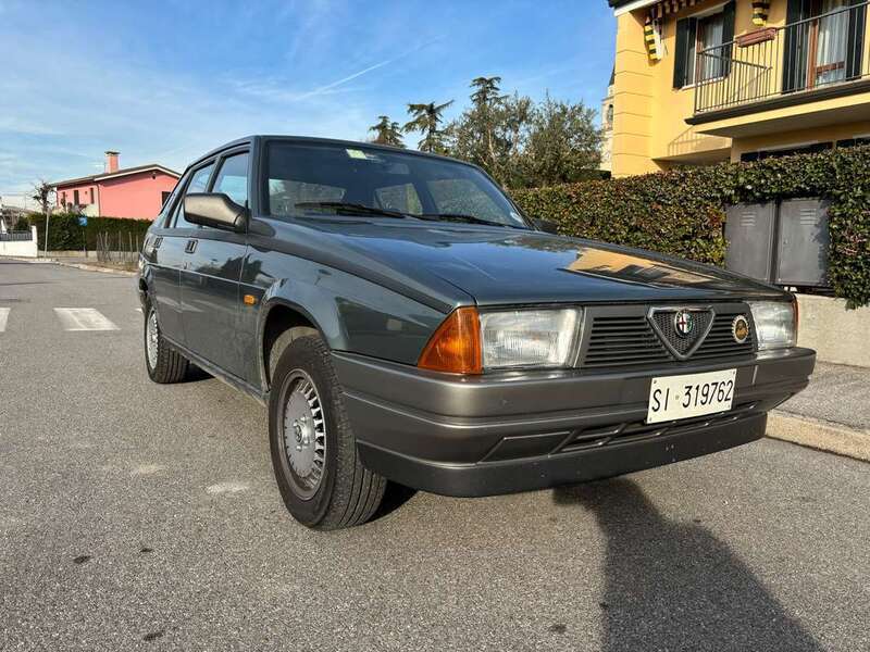 Usato 1988 Alfa Romeo 75 2.0 Benzin 120 CV (8.000 €)