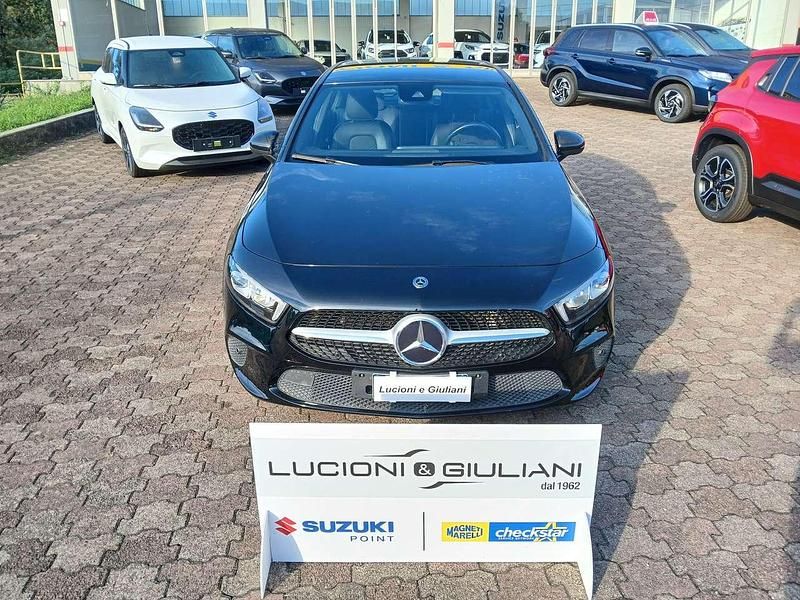Nero Usata 2019 Mercedes A180 Tre volumi | 16.900 € (Buon prezzo) - Immagine 1/4