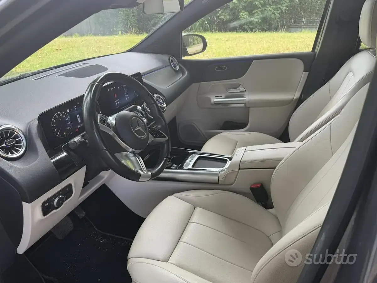 Usata Mercedes B200 150 CV (110 kW) 2023 Grigio Utilitaria