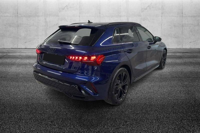 Usata Audi A3 e-tron S-Line 150 CV (110 kW) 2024 Blu metallizzato Utilitaria