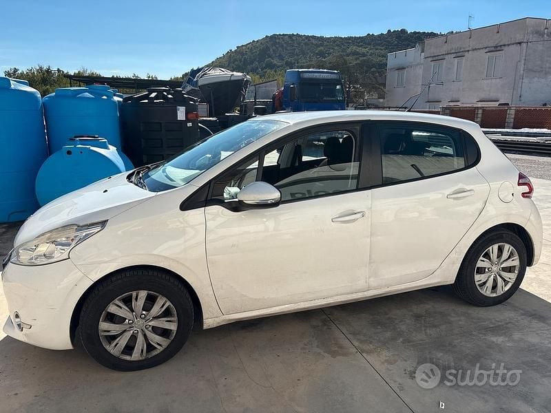 Bianco Usata 2014 Peugeot 208 Due volumi | 3200 € (Super prezzo) - Immagine 1/4