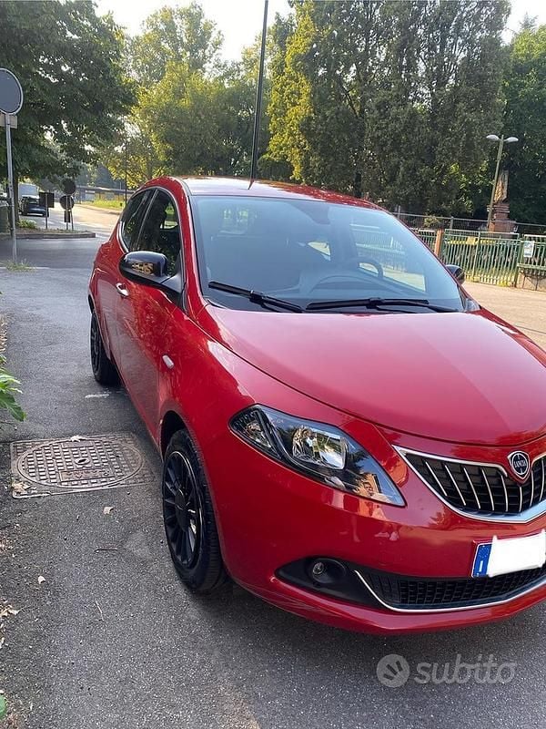 Usata Lancia Ypsilon 69 CV (50 kW) 2022 Rosso Utilitaria
