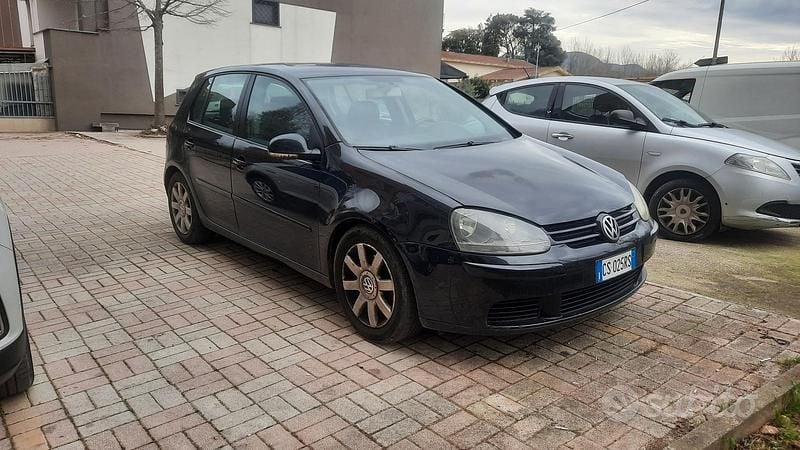 Usata 2004 VW Golf V Sportline | 2300 € (Cara) - Immagine 1/4