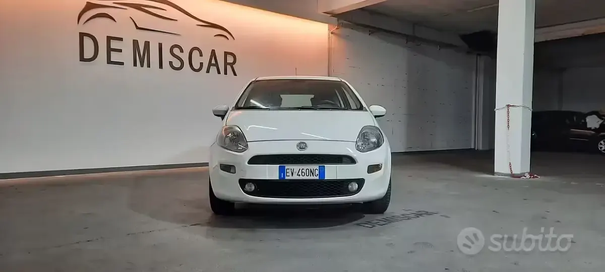 Usata Fiat Punto Lounge 69 CV (50 kW) 2014 Bianco Utilitaria