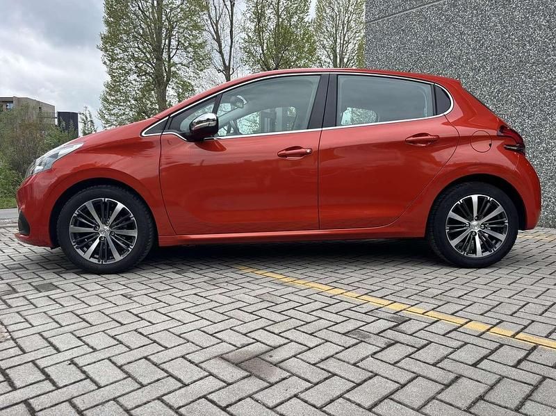 Usata Peugeot 208 Active 75 CV (55 kW) 2016 Arancione Utilitaria
