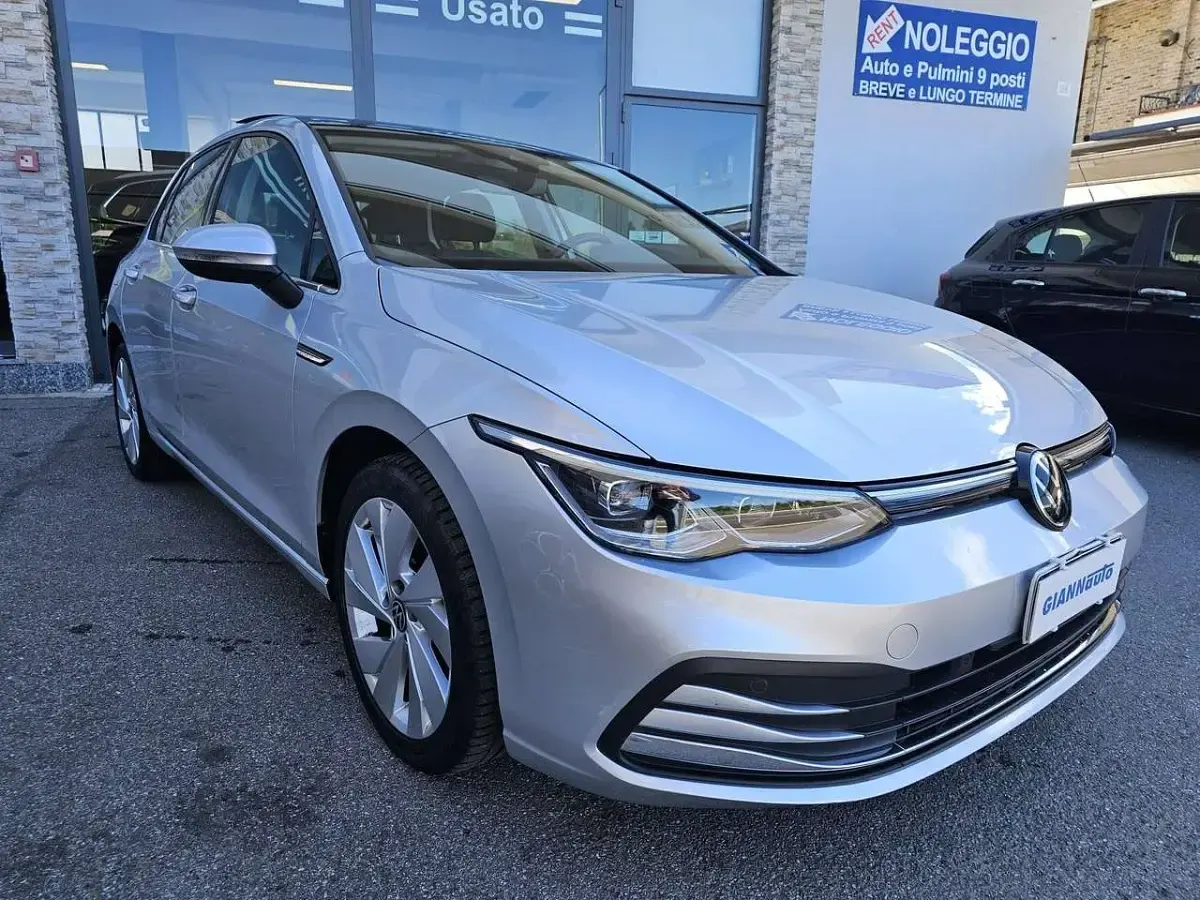 Usata VW Golf VIII Style 131 CV (96 kW) 2021 Argento Berlina