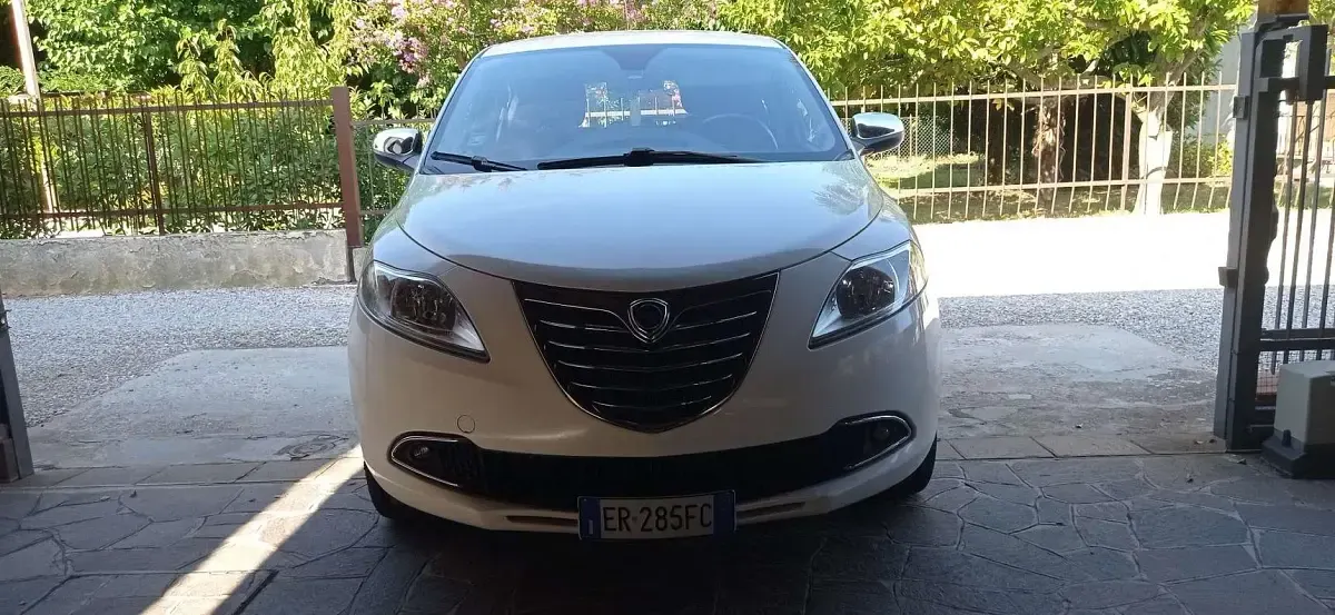 Usata Lancia Ypsilon Gold 80 CV (58 kW) 2013 Utilitaria