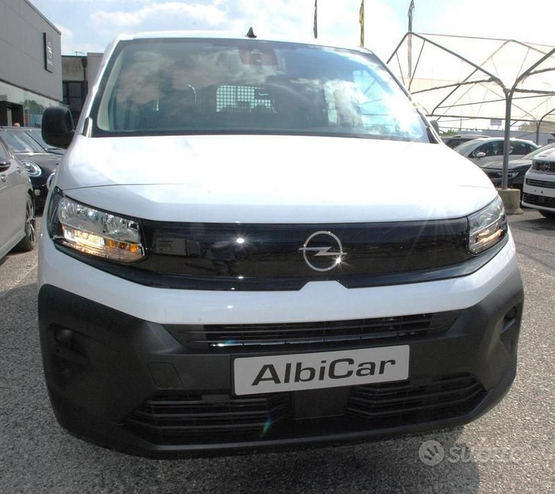 Usata Opel Combo Life Edition 102 CV (75 kW) 2024 Bianco Monovolume