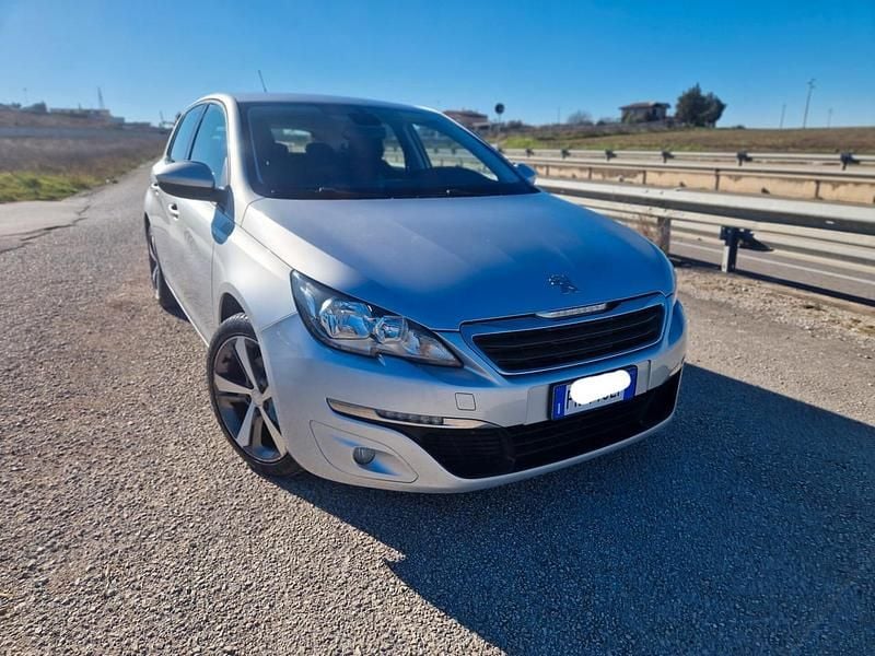 Argento Usata 2018 Peugeot 308 Allure Tre volumi | 9499 € (Buon prezzo) - Immagine 1/4