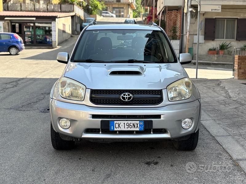 Usata Toyota RAV4 Sol 116 CV (85 kW) 2004 Argento SUV
