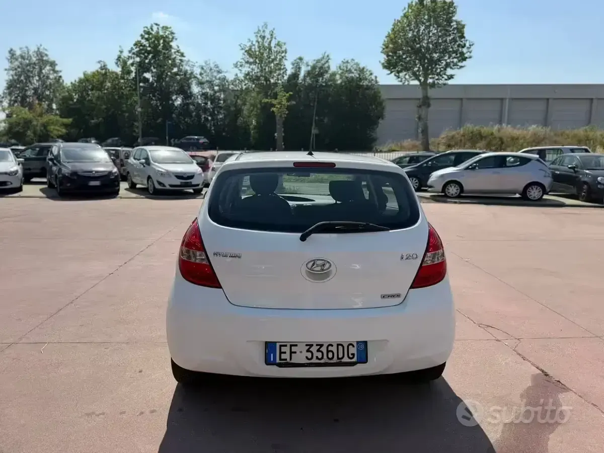 Usata Hyundai i20 Comfort 75 CV (55 kW) 2010 Bianco Utilitaria