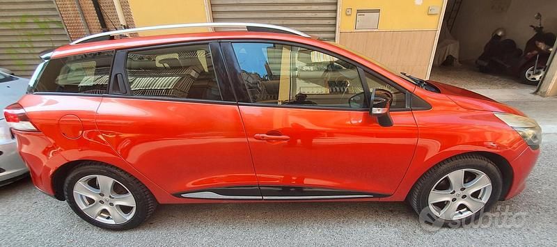 Usata Renault Clio GrandTour 90 CV (66 kW) 2015 Rosso Station wagon