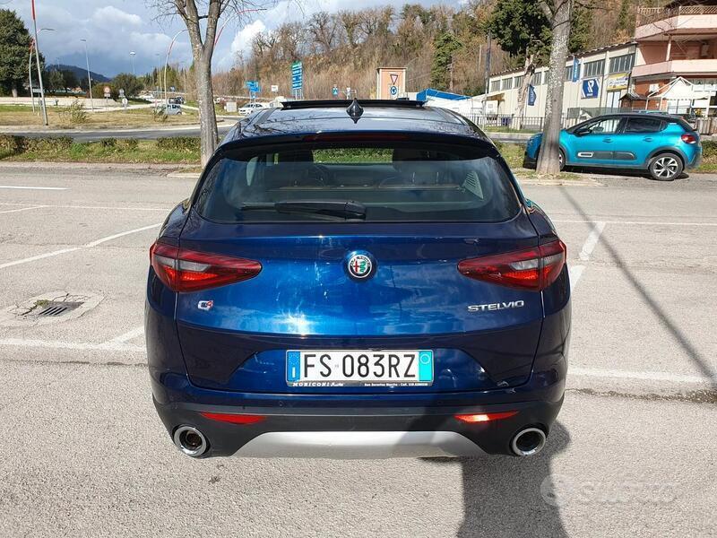 Usato 2018 Alfa Romeo Stelvio 2.0 Benzin 280 CV (25.500 €)