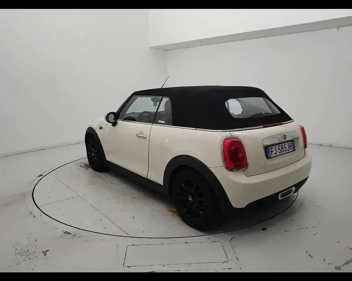 Usata Mini One Cabriolet 102 CV (75 kW) 2017 Beige Cabrio